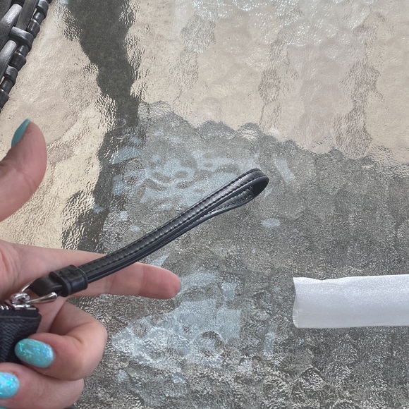 NWT coach wristlet - Picture 5 of 7